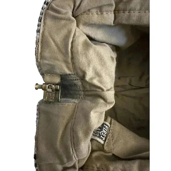 First Class boho shoulder bag, woven w/ wooden bead closure - Picture 13 of 14